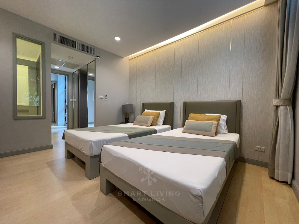Spacious 3 bed, close to Lumpini park, best offer @100K!