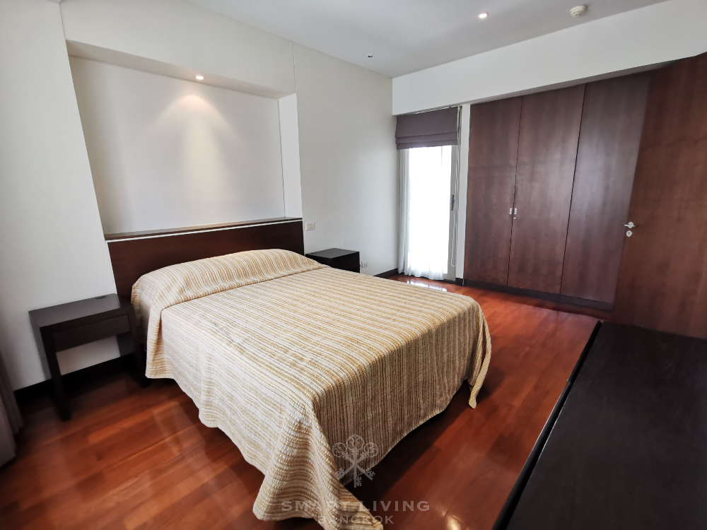Huge space 3 bed, close to Lumphini park, only @80K!