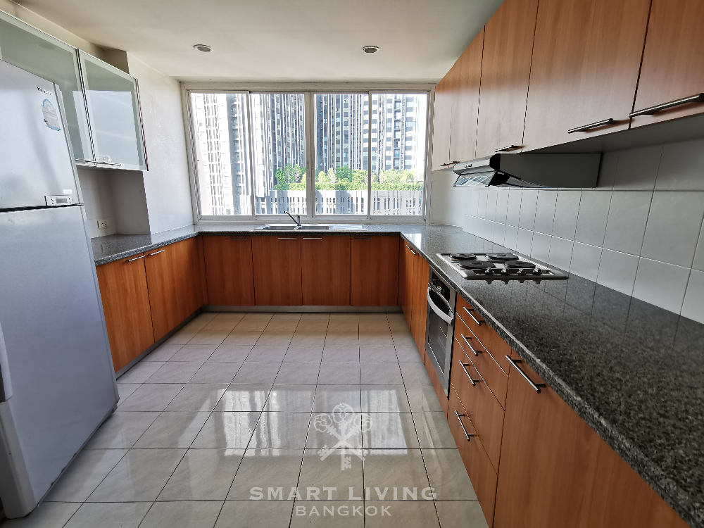 Nagara Mansion Duplex Penthouse 4bed, 5 min. walk to BTS Ploenchit, only @85K!