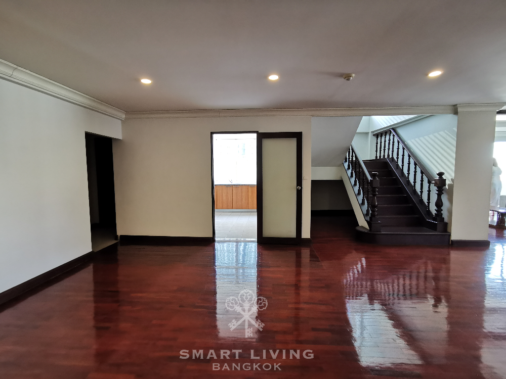 Nagara Mansion Duplex Penthouse 4bed, 5 min. walk to BTS Ploenchit, only @85K!