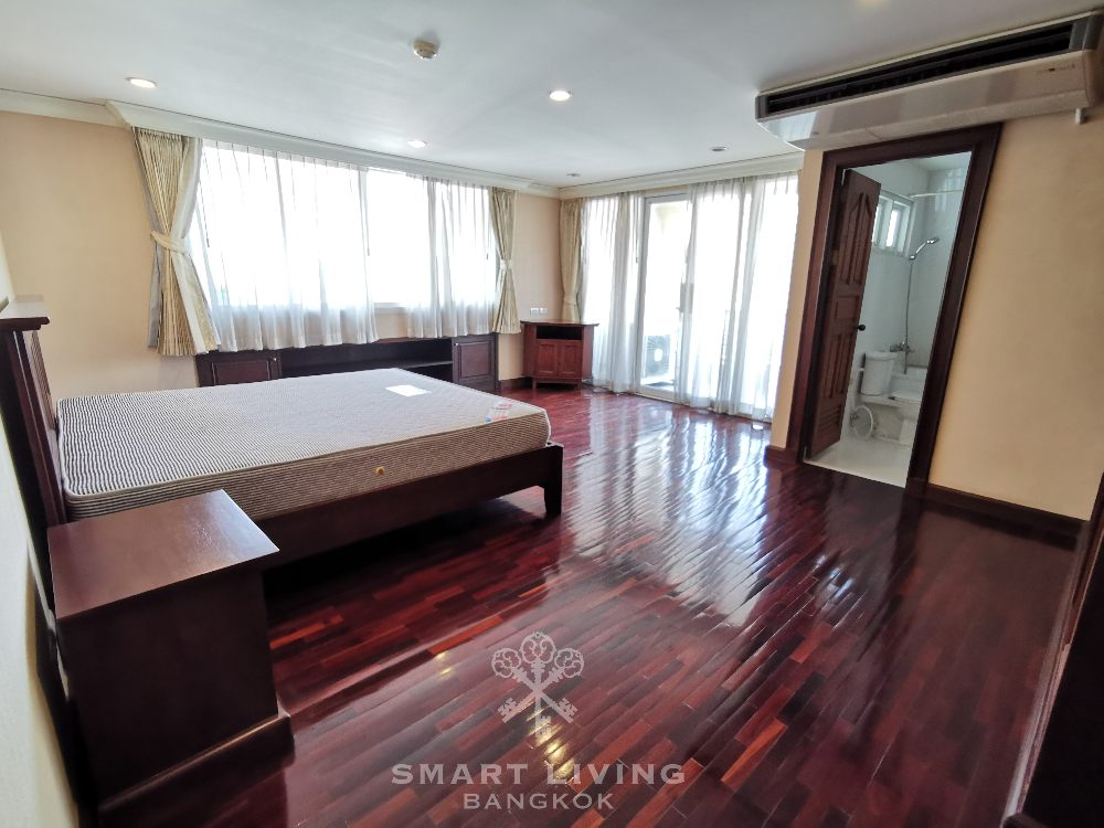 Nagara Mansion Duplex Penthouse 4bed, 5 min. walk to BTS Ploenchit, only @85K!