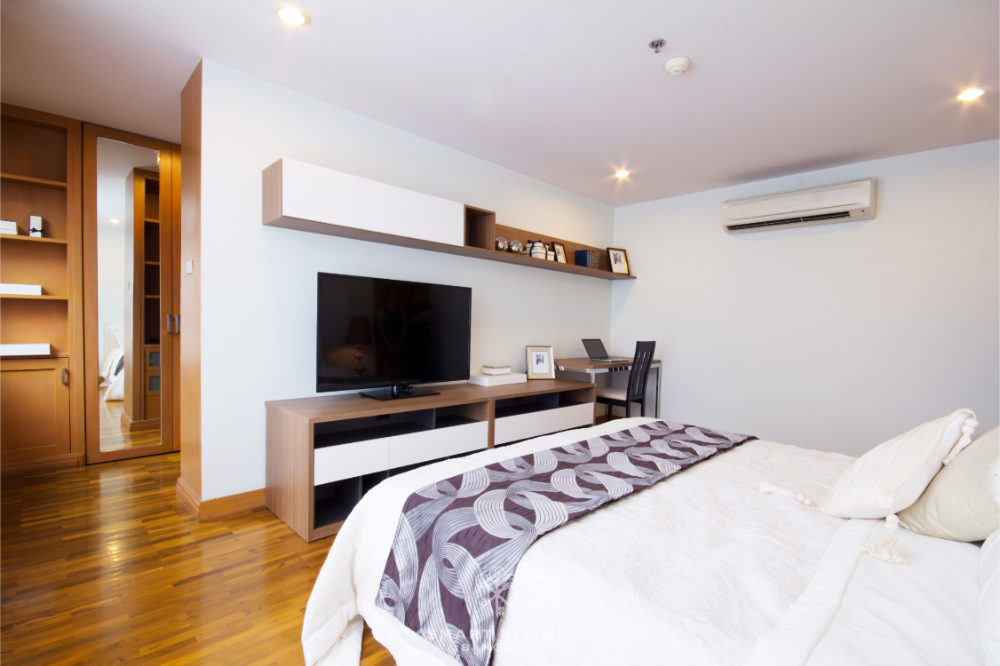 Queen\'s Park View modern 2bed, close to BTS Phrom Phong, only @65K!