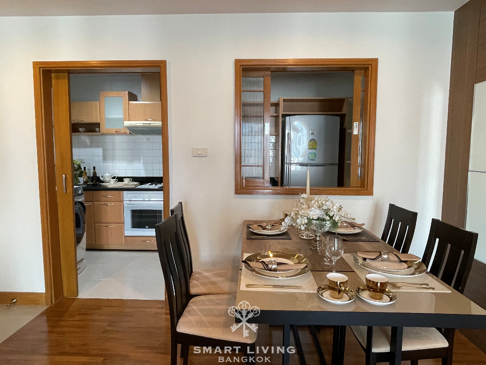 Queen\'s Park View 2bed with enclosed kitchen, close to BTS Phrom Phong, only @50K!