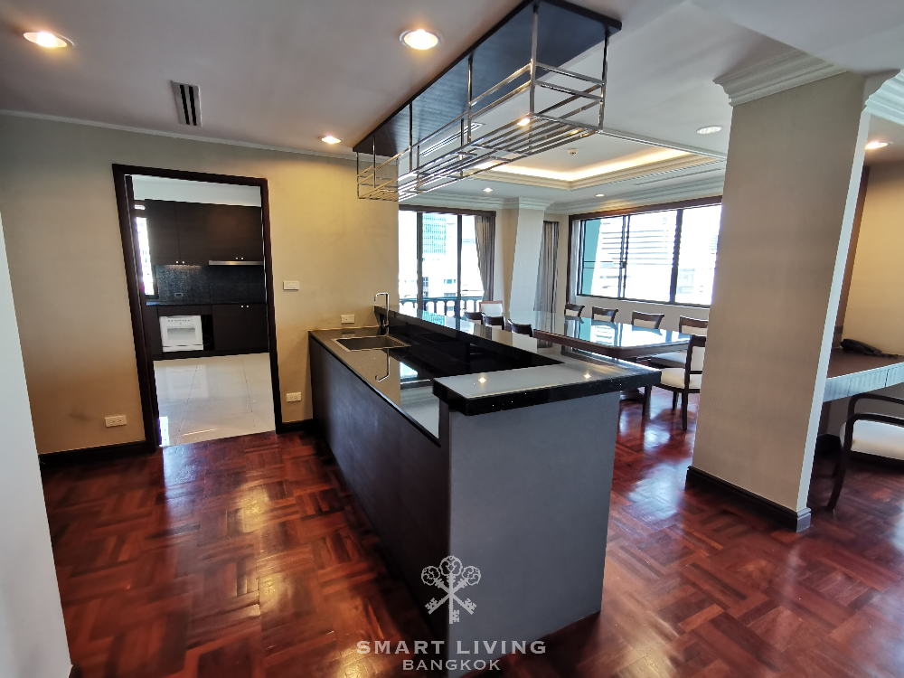 Duplex Penthouse 4bed, huge balcony close to BTS Ploenchit.
