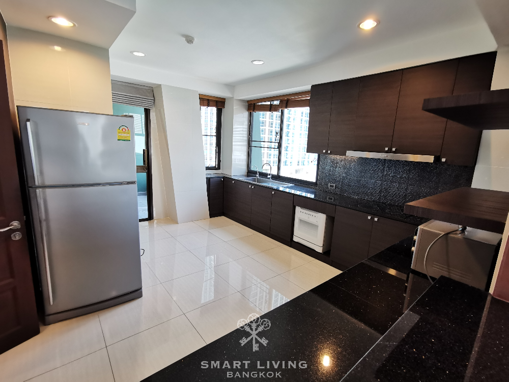 Duplex Penthouse 4bed, huge balcony close to BTS Ploenchit.