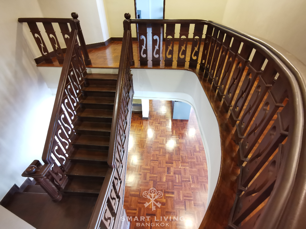 Duplex Penthouse 4bed, huge balcony close to BTS Ploenchit.