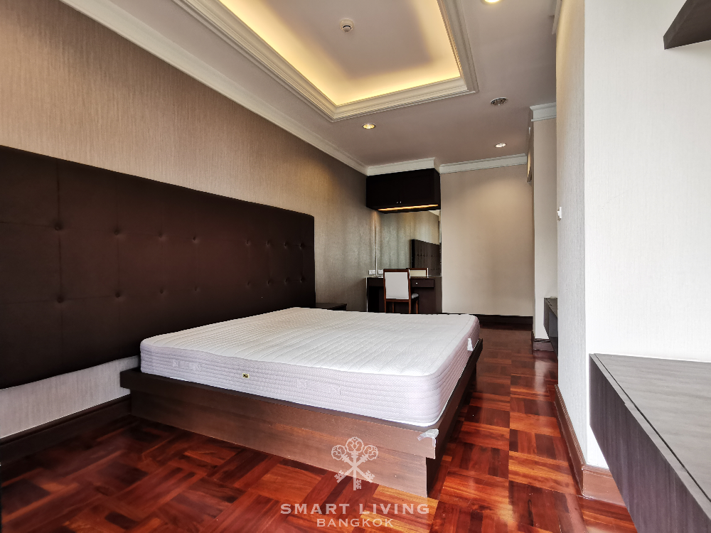Duplex Penthouse 4bed, huge balcony close to BTS Ploenchit.