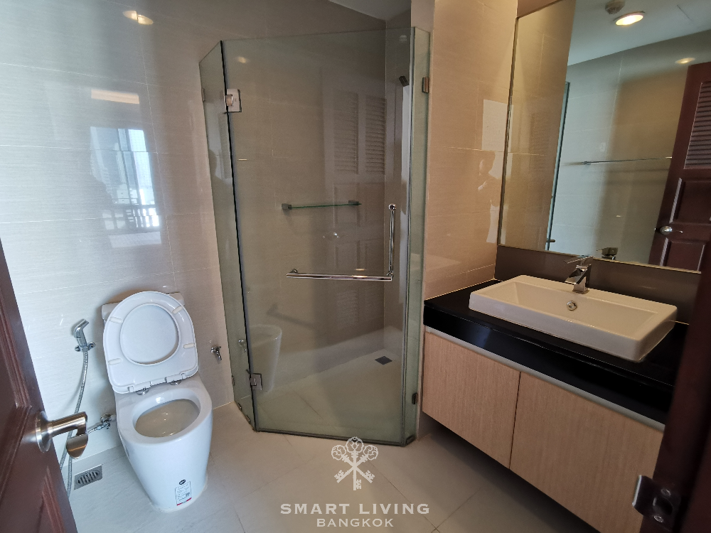 Duplex Penthouse 4bed, huge balcony close to BTS Ploenchit.