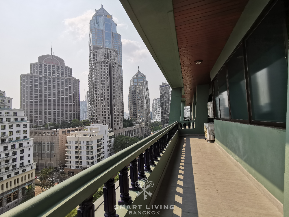 Duplex Penthouse 4bed, huge balcony close to BTS Ploenchit.