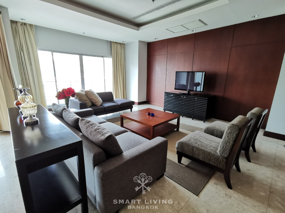 Huge 3 beds 230 sqm, walk to Lumpini Park only @120K
