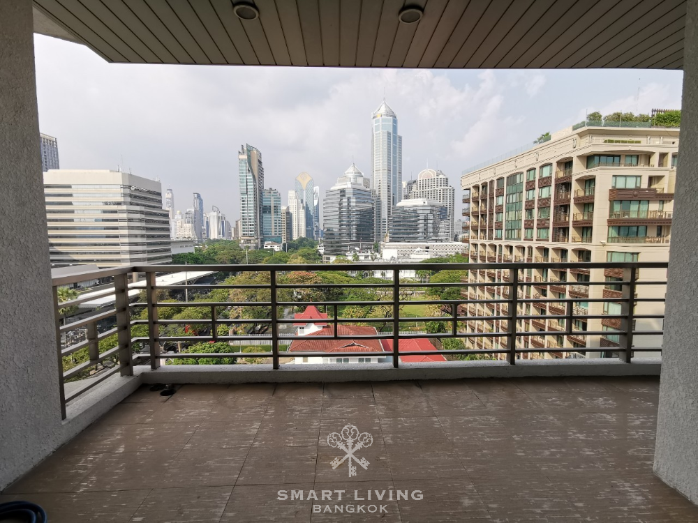 Huge 3 beds 230 sqm, walk to Lumpini Park only @120K