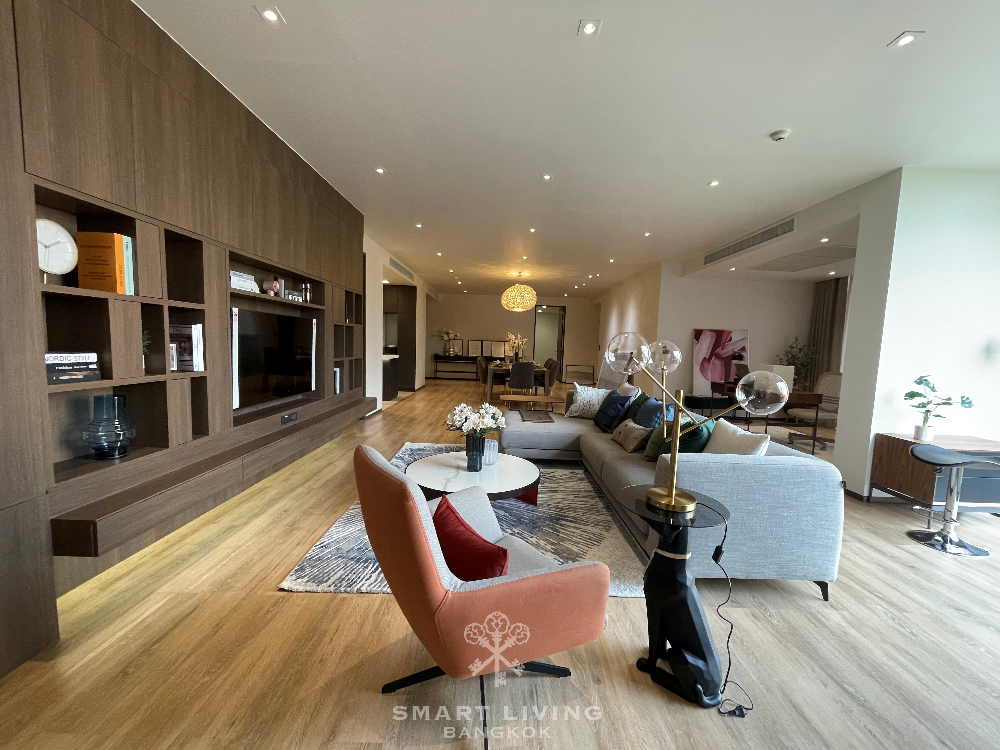 Luxury 3 bed, Pet friendly  near BTS Phrom Phong, only @185K!