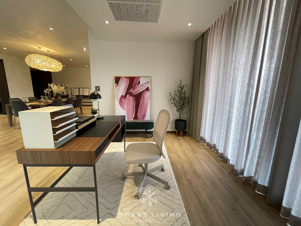 Luxury 3 bed, Pet friendly  near BTS Phrom Phong, only @185K!