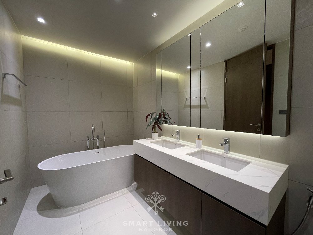 Luxury 3 bed, Pet friendly  near BTS Phrom Phong, only @185K!