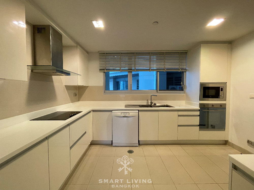Huge space 3bed with fully equipped appliances, near BTS Asoke, only @105K!