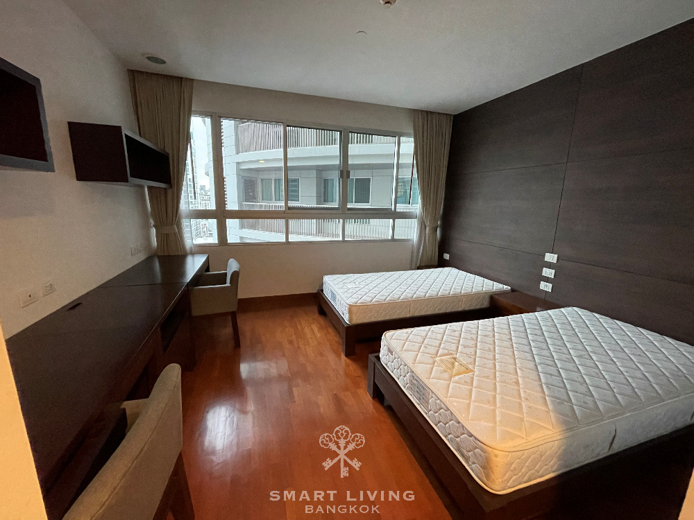 Huge space 3bed with fully equipped appliances, near BTS Asoke, only @105K!