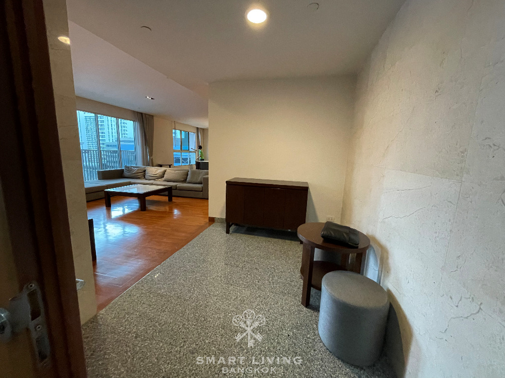 Huge space 3bed with fully equipped appliances, near BTS Asoke, only @105K!