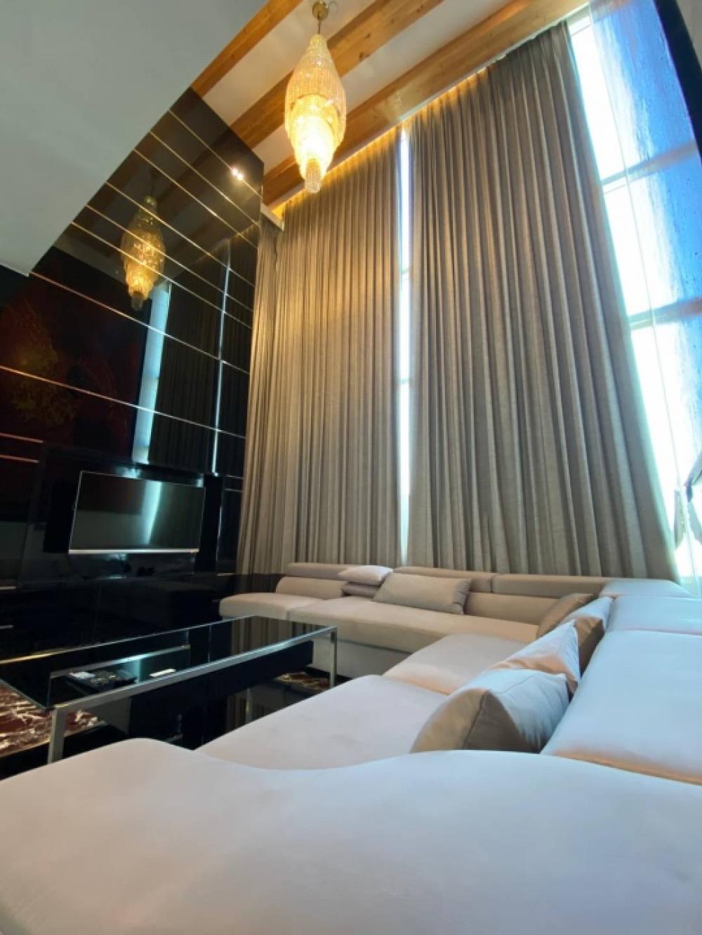 Penthouse Triplex หรู ; WIND SUKHUMVIT 23, 3 ห้องนอน ราคา 250k