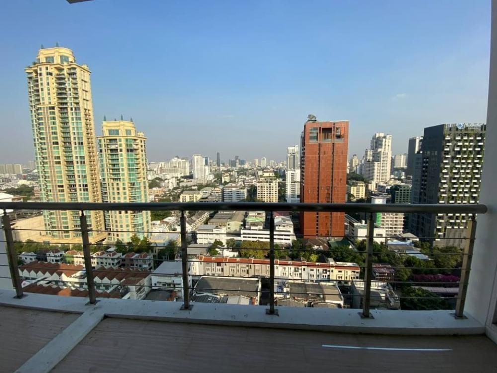Penthouse Triplex หรู ; WIND SUKHUMVIT 23, 3 ห้องนอน ราคา 250k
