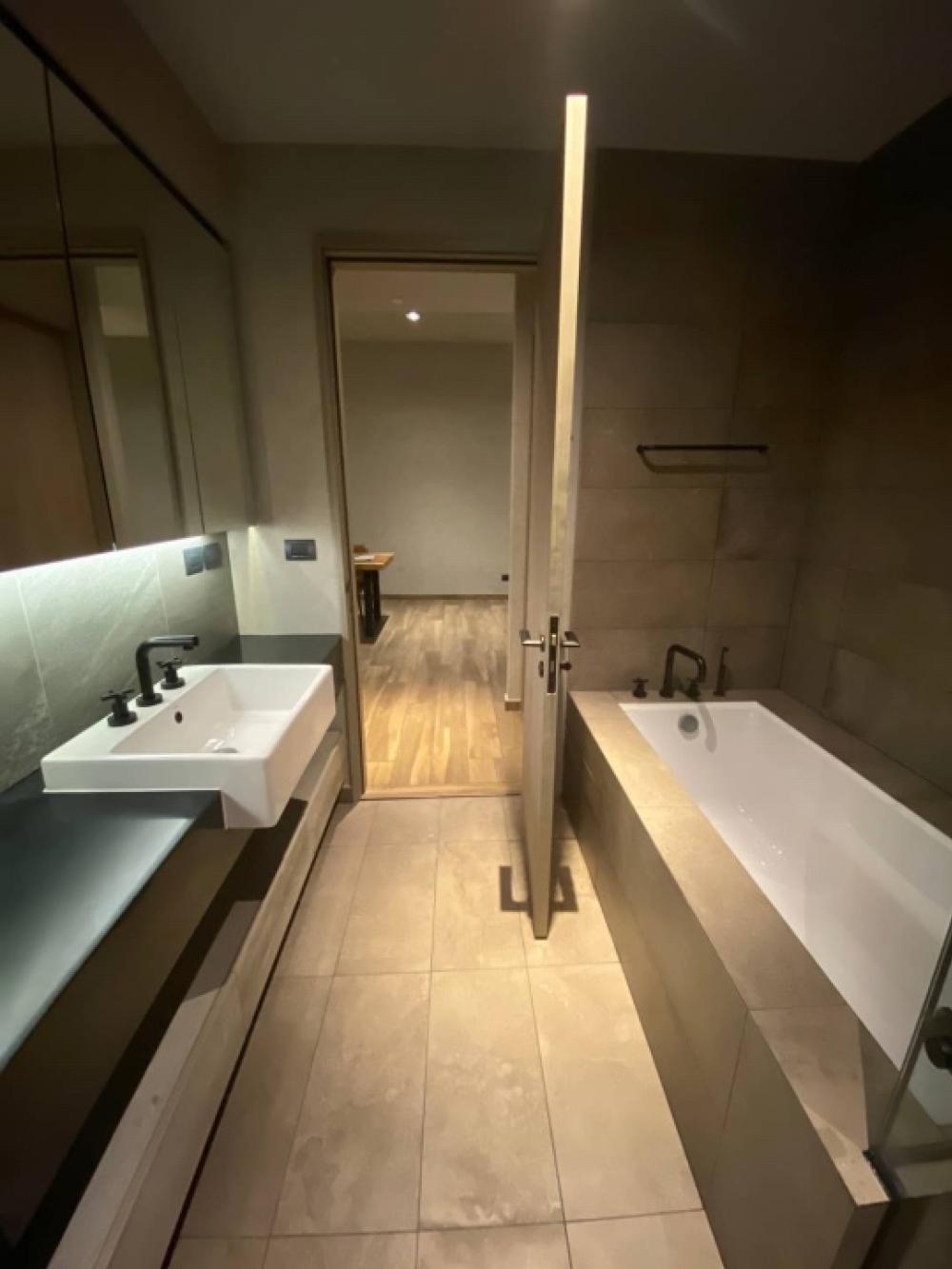 เช่า/ขาย LOFTS ASOKE :75m, 2 ห้องนอน ห้องมุม ตกแต่ง โดย มัณฑนากร จาก ญี่ปุ่น