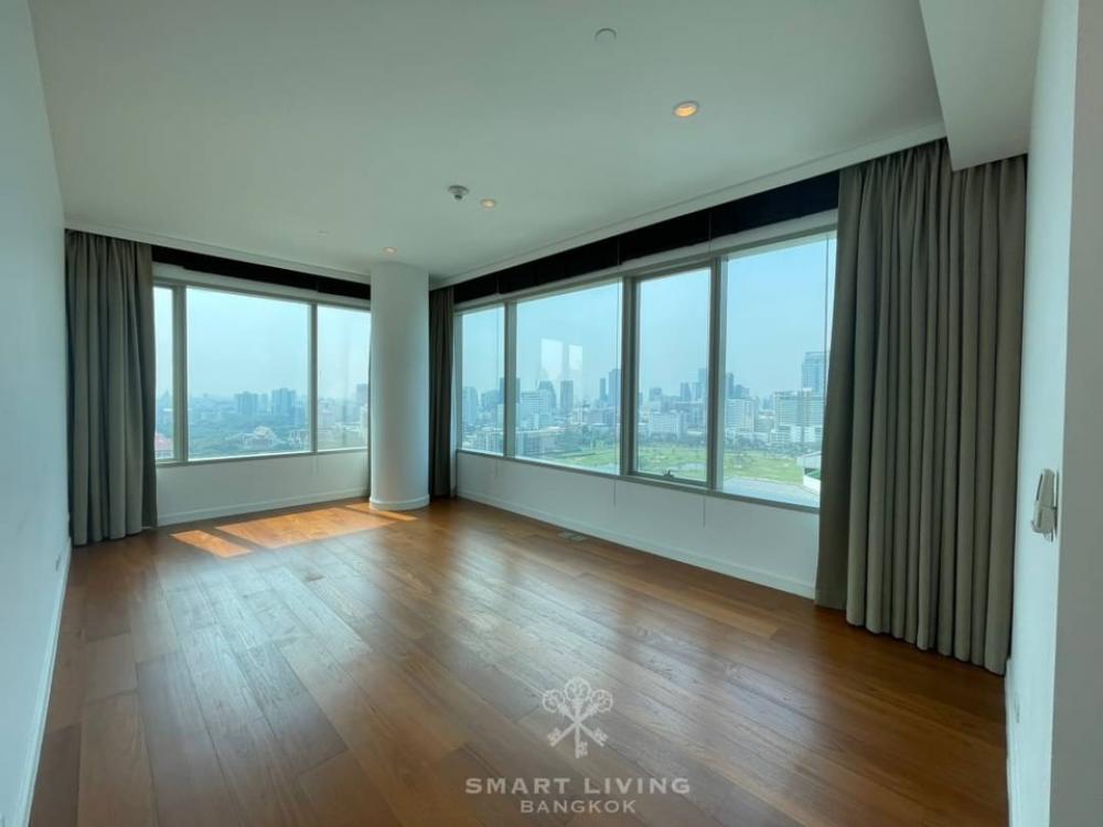 For rent: 185 RAJADAMRI, luxury condo in ratchadamri road, wide view of ROYAL BANGKOK SPORT CLUB, near Lumpini park ,long big balcony