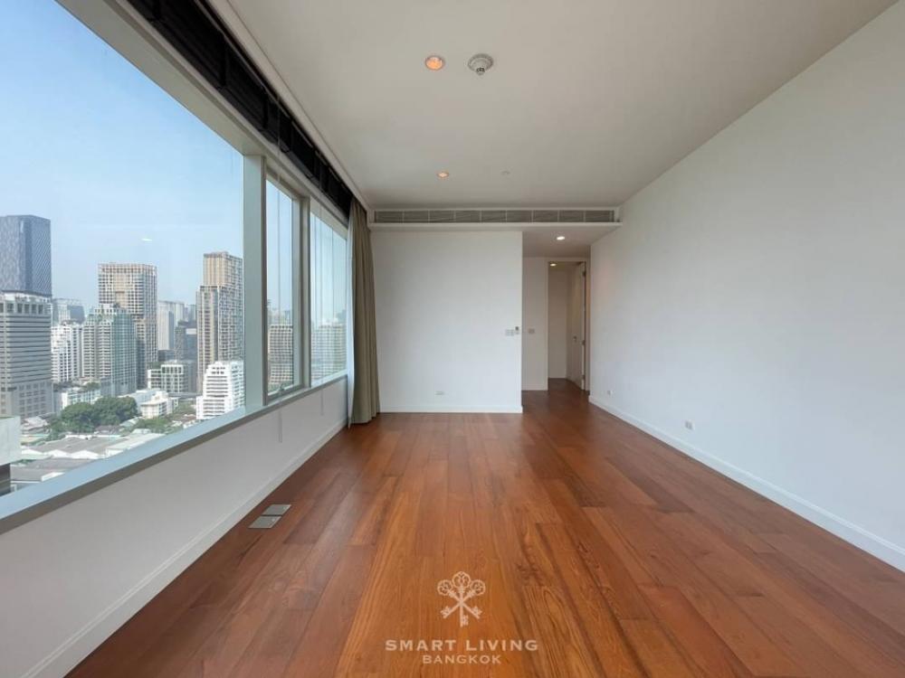 For rent: 185 RAJADAMRI, luxury condo in ratchadamri road, wide view of ROYAL BANGKOK SPORT CLUB, near Lumpini park ,long big balcony