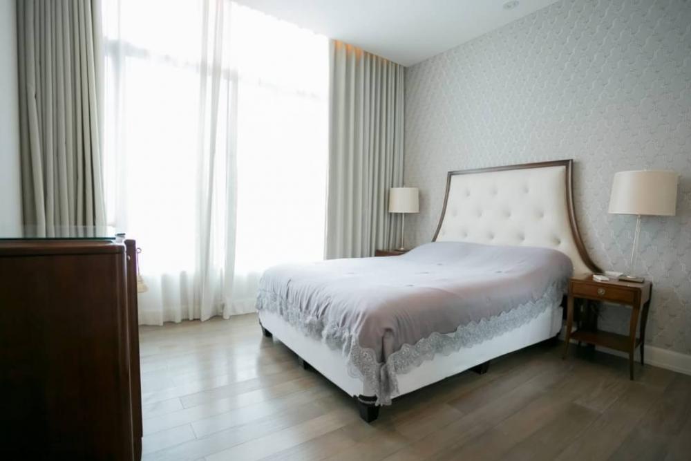 ขาย ORIENTAL RESIDENCE, 2 ห้องนอน ราคาถูกมาก เพียง 19+ mb