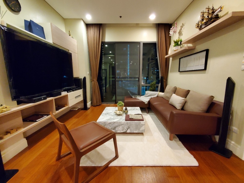 For rent/sale Bright 2 bedrooms with unblocked view long balcony near BTS Phromphong