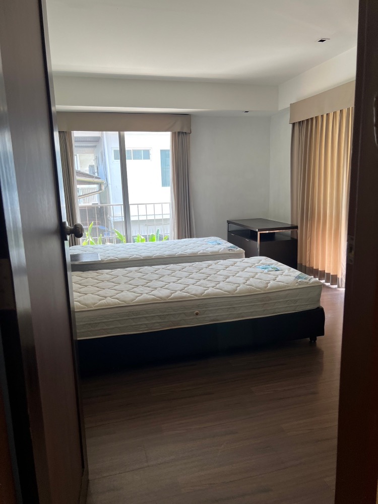 For rent Baan Romyen Ekamai big size unit with 2 bedrooms near BTS Ekamai