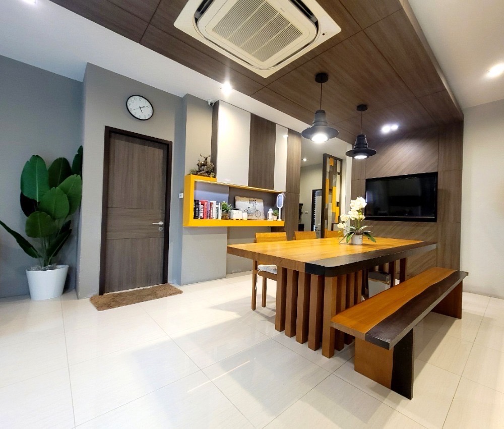For rent home near Central rama 9 and MRT Rama 9 only 700 meters