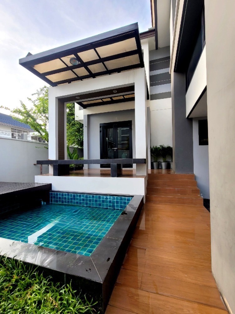 For rent home near Central rama 9 and MRT Rama 9 only 700 meters