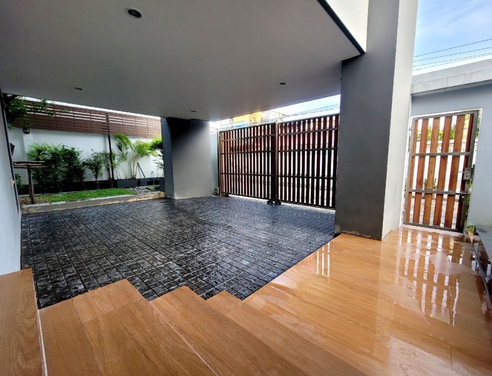 For rent home near Central rama 9 and MRT Rama 9 only 700 meters
