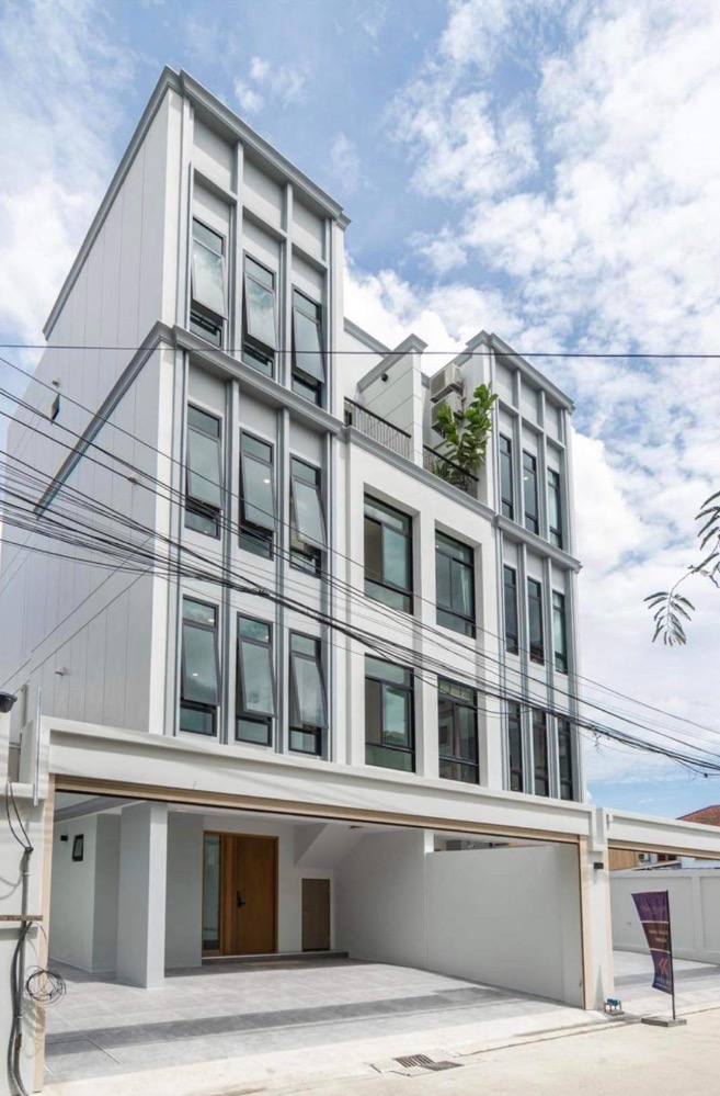 For sale Townhome ladprao 71 ใกล้ BTS โชคชัย4 และ Central East Ville