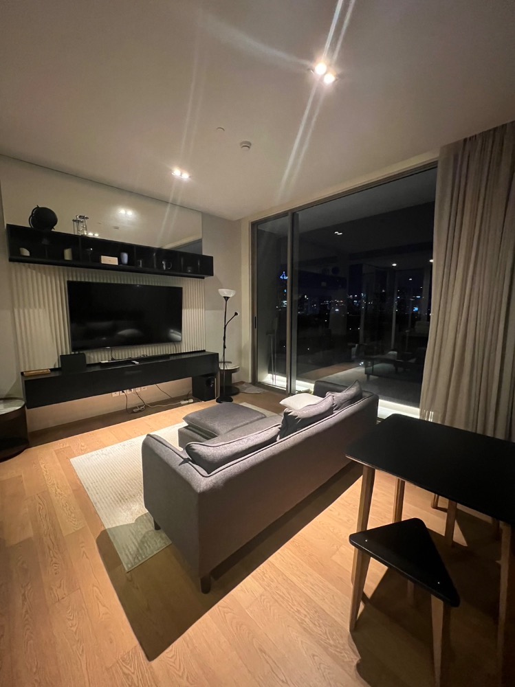 For rent Saladaeng one ,1 bedroom near BTS Saladaeng and Lumpini park