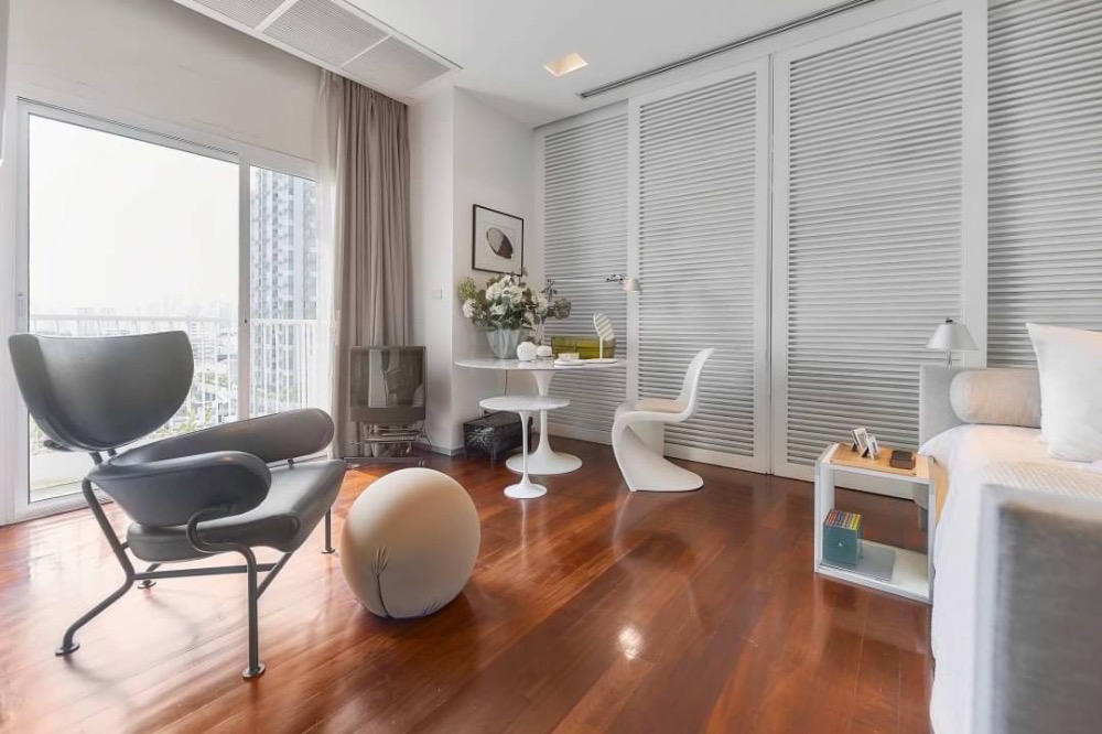 For sale 2 bedrooms at Noble Ora Thonglor, beautiful architect designed unit, very spacious open plan living, large balcony