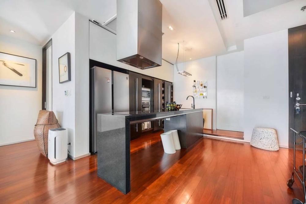 For sale 2 bedrooms at Noble Ora Thonglor, beautiful architect designed unit, very spacious open plan living, large balcony