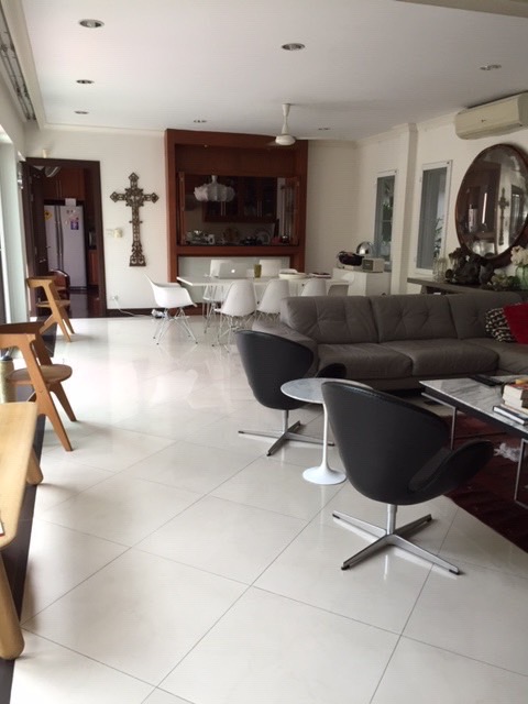 House with private pool 4 bedrooms in the compound partly furnished, walking to BTS Thonglor 10 mins @150,000