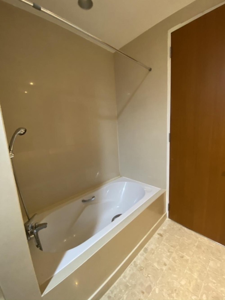 🔥 ขายด่วน Condominium by the river, Chatrium riverside residence, 2 bedrooms , river view, next to Shrewsbury international school