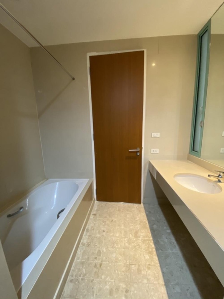 🔥 ขายด่วน Condominium by the river, Chatrium riverside residence, 2 bedrooms , river view, next to Shrewsbury international school