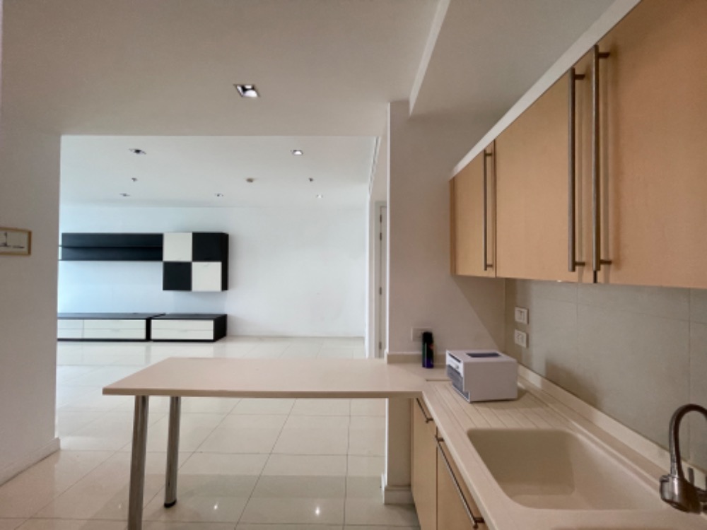 For rent 2 bedrooms at Athenee residence near BTS Ploenchit
