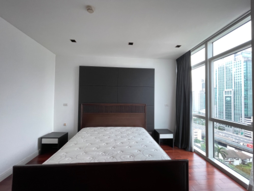 For rent 2 bedrooms at Athenee residence near BTS Ploenchit
