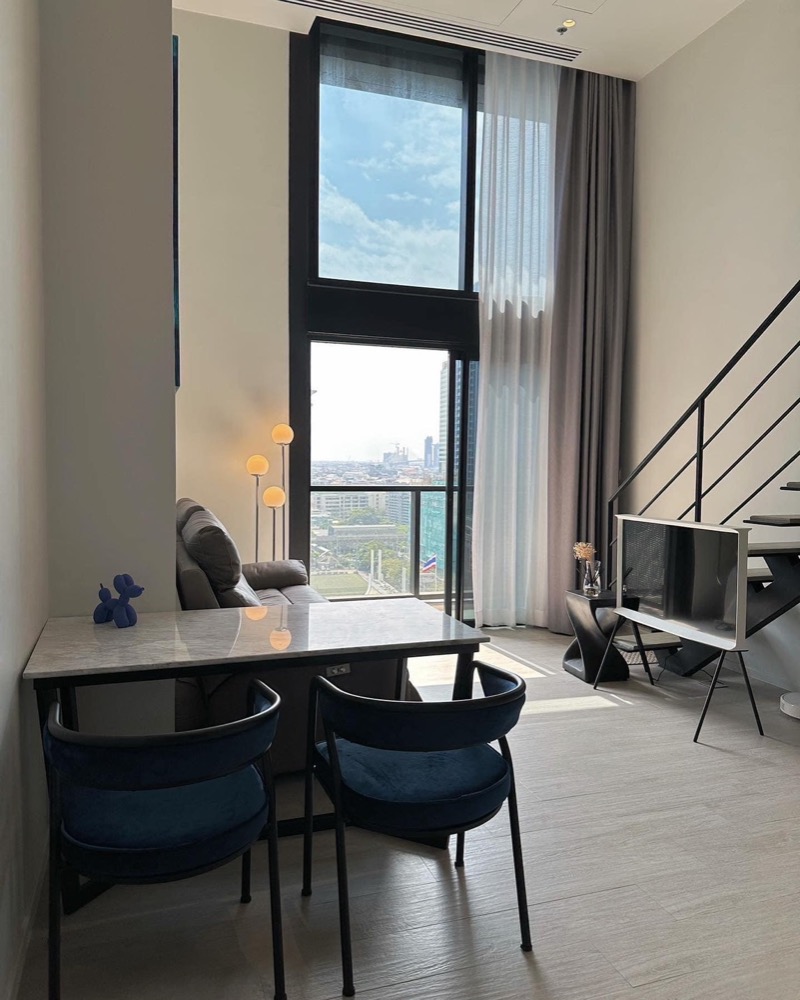 🔥 ขายพร้อมผู้เช่า ถึง ธันวาคม 2569
 Loft Silom , 1 ห้องนอน ใกล้ BTS Surasak