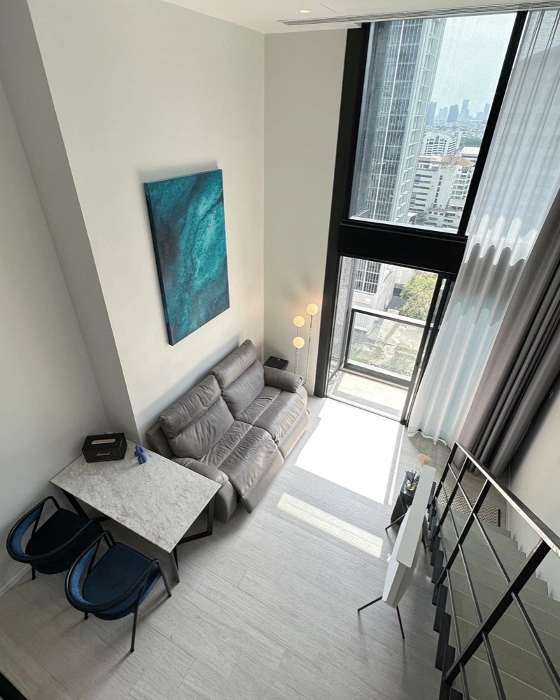 🔥 ขายพร้อมผู้เช่า ถึง ธันวาคม 2569
 Loft Silom , 1 ห้องนอน ใกล้ BTS Surasak