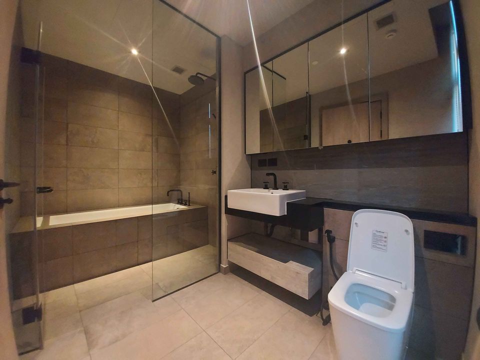 ขาย/ให้เช่า Lofts Asoke , 2 ห้องนอน ใกล้ MRT Petchaburi