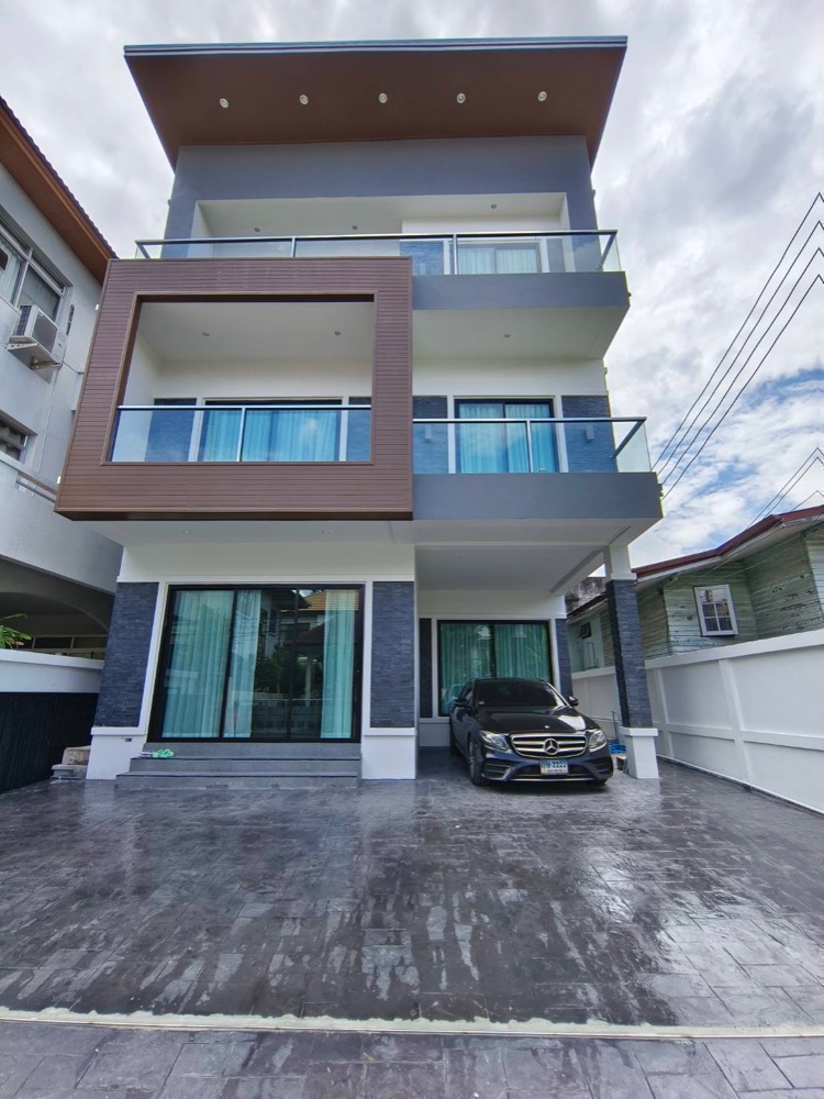 Brand new home for sale with tenant rental 150k til July 24 , near BTS Ekamai