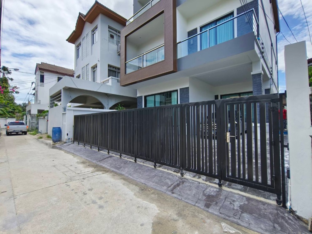 Brand new home for sale with tenant rental 150k til July 24 , near BTS Ekamai