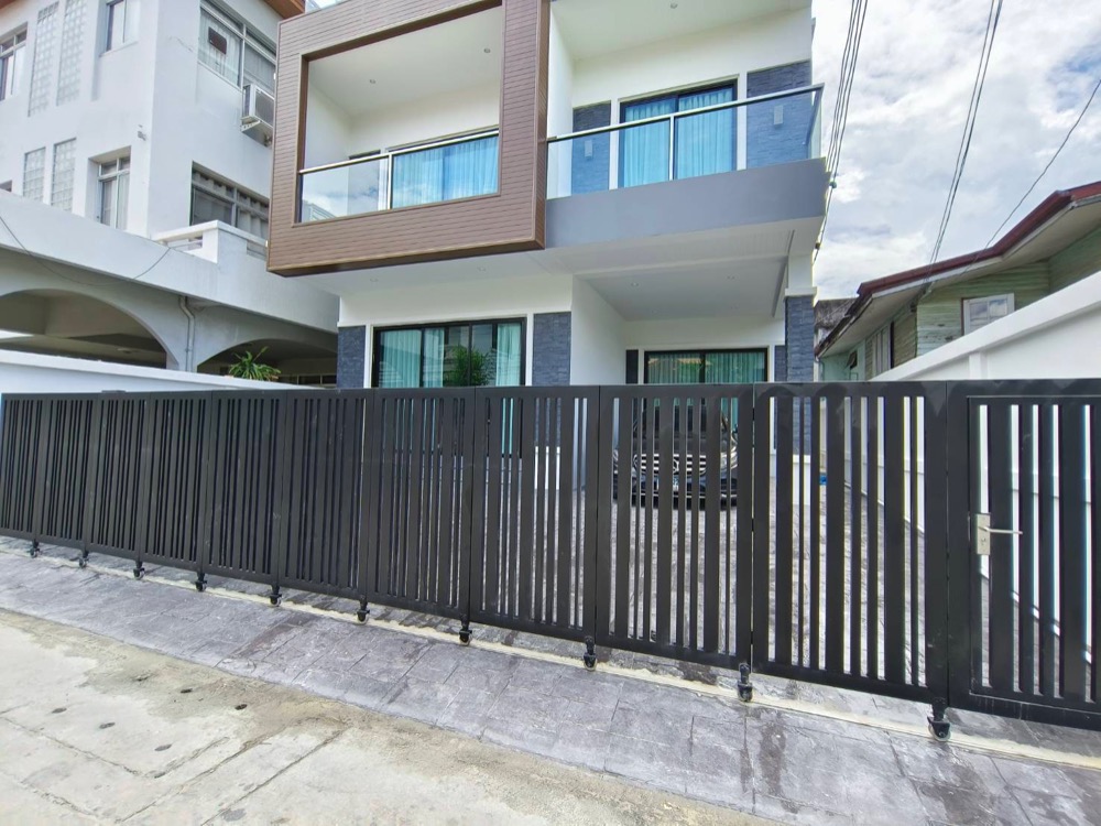 Brand new home for sale with tenant rental 150k til July 24 , near BTS Ekamai
