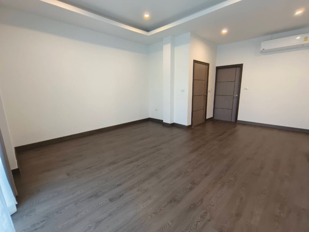 Brand new home for sale with tenant rental 150k til July 24 , near BTS Ekamai