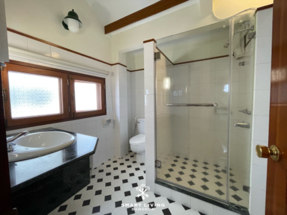 ✨ 👍For rent Townhouse 3 bedrooms with shared pool , near BTS Thonglor