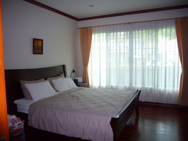 ให้เช่า Townhouse skv 36 , 4 ห้องนอน ใกล้ BTS Thonglor